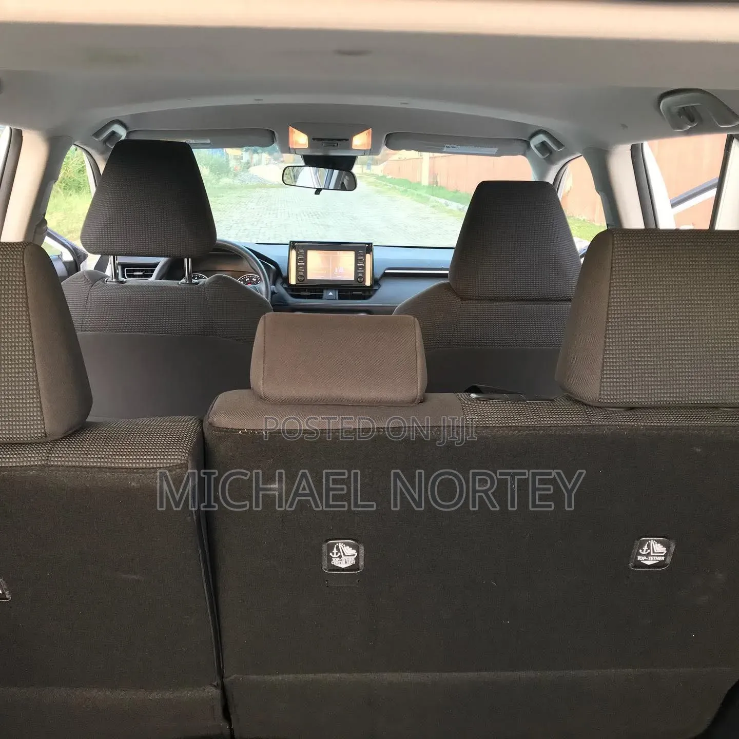 Toyota RAV4 LE AWD 2019 White