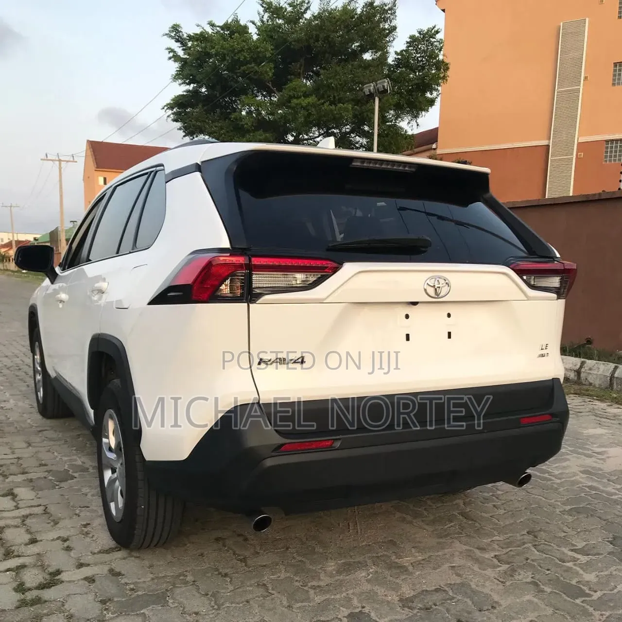 Toyota RAV4 LE AWD 2019 White