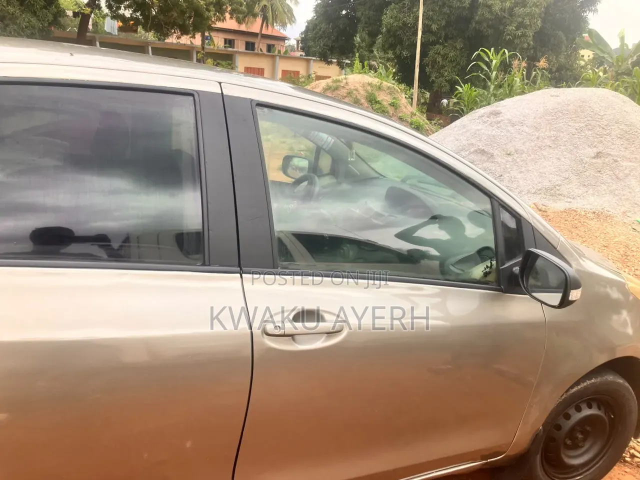 Toyota Vitz 1.3 FWD 5dr 2010 Beige