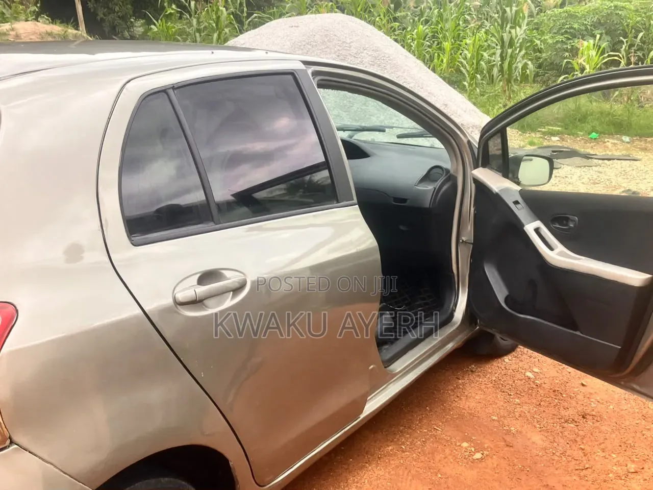 Toyota Vitz 1.3 FWD 5dr 2010 Beige