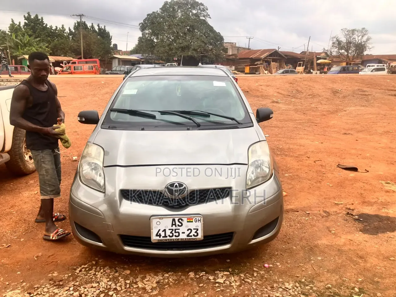Toyota Vitz 1.3 FWD 5dr 2010 Beige