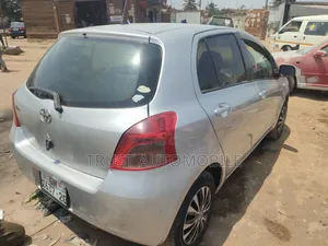 Toyota Vitz 2010 Silver