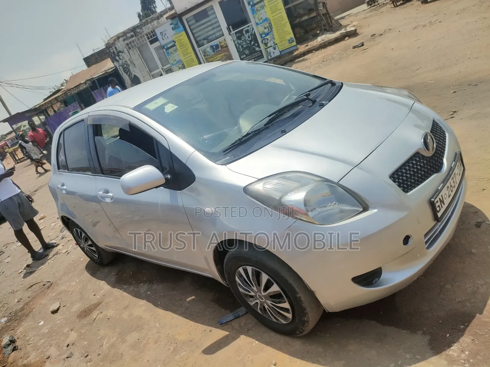 Toyota Vitz 2010 Silver