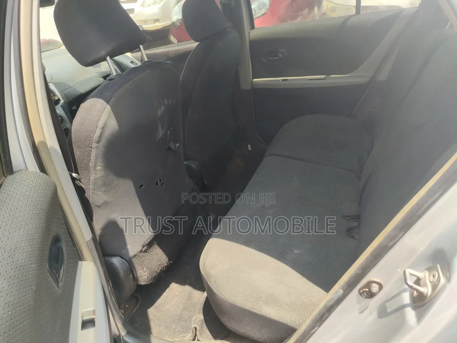 Toyota Vitz 2010 Silver