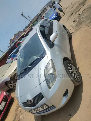 Toyota Vitz 2010 Silver
