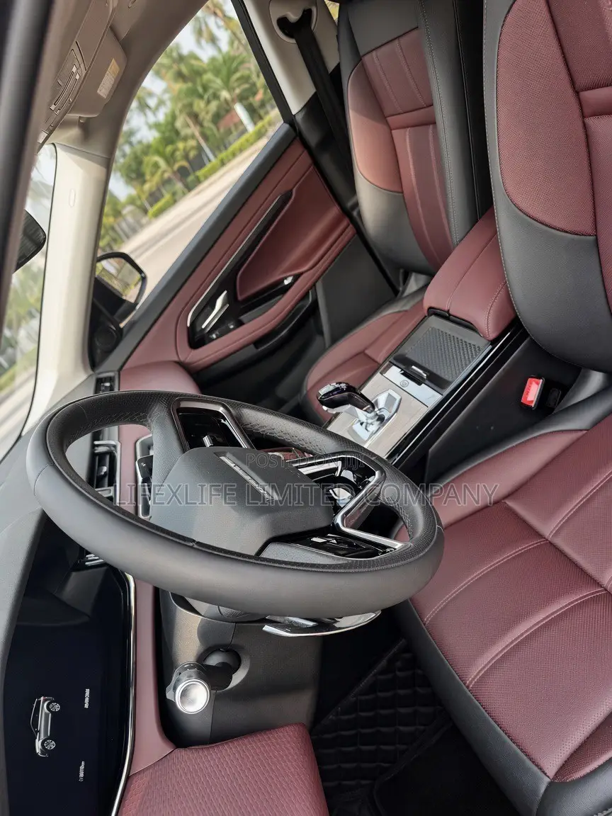 Land Rover Range Rover Evoque 2023 Gray