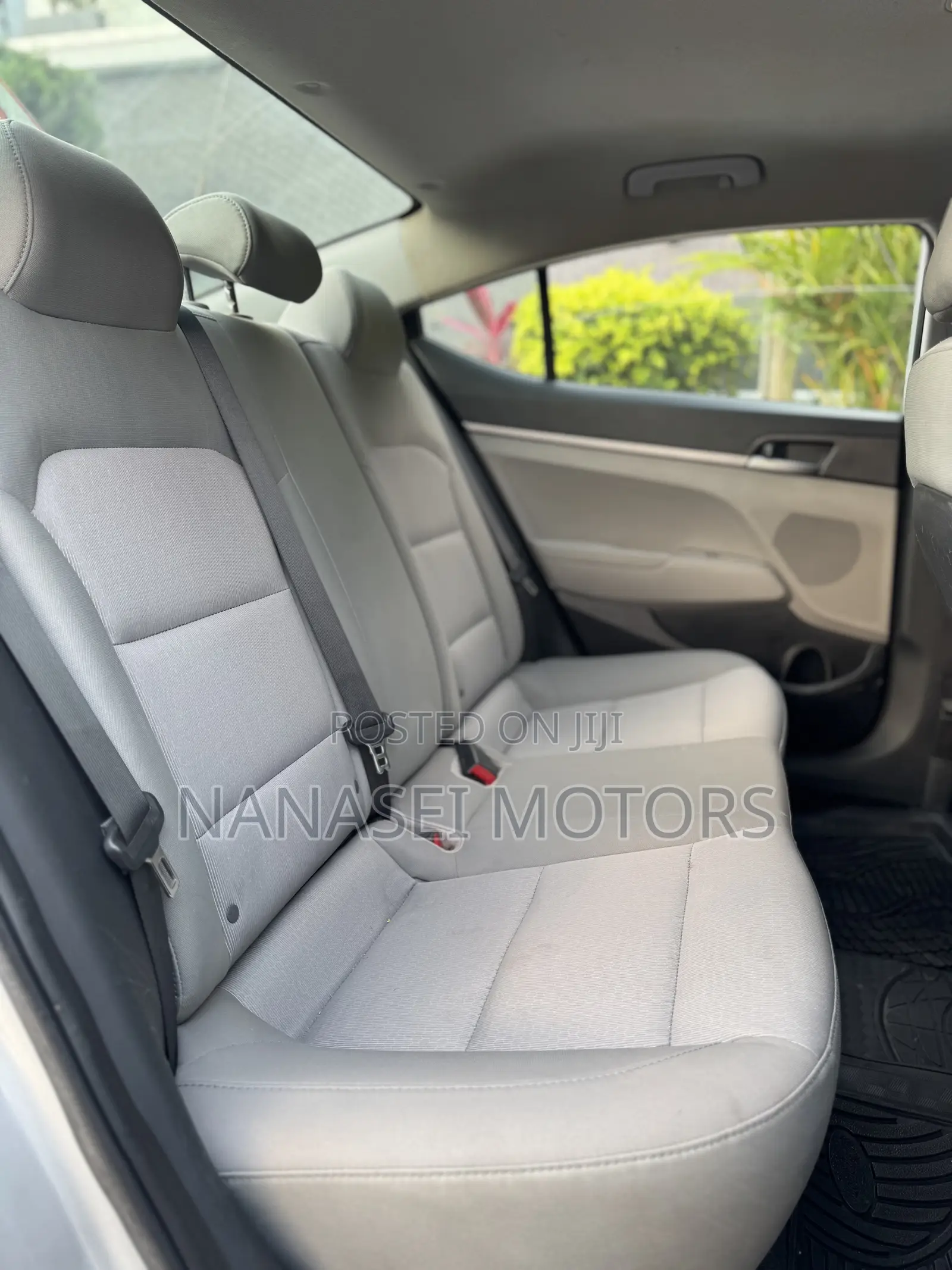 Hyundai Elantra SE Sedan FWD (2.0L 4cyl 6M) 2017 Silver