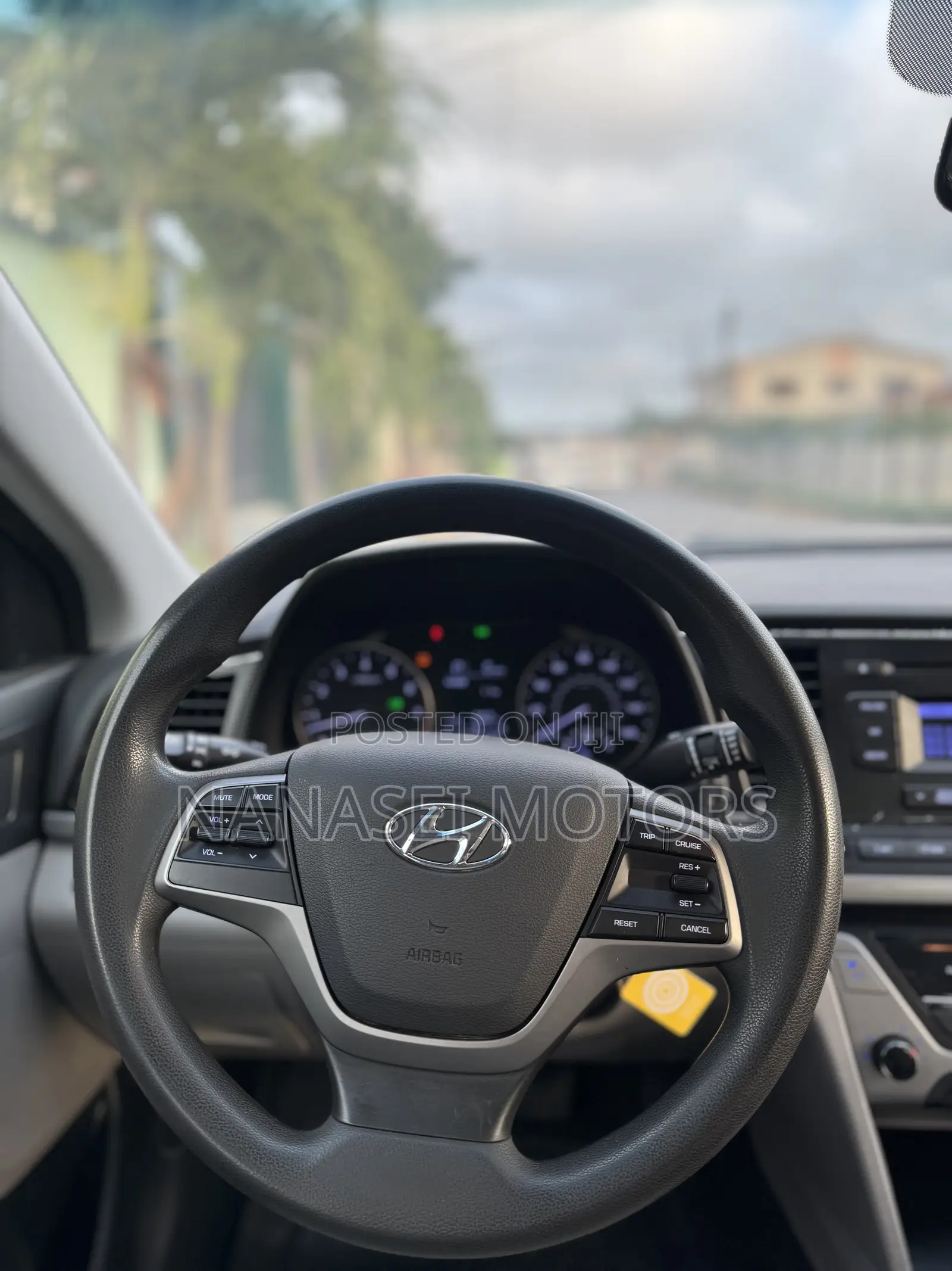 Hyundai Elantra SE Sedan FWD (2.0L 4cyl 6M) 2017 Silver