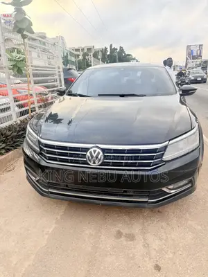 Volkswagen Passat 2.0T Wolfsburg Edition 2019 Blue