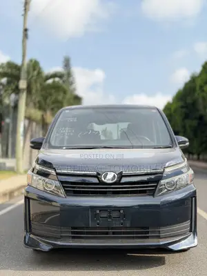 Toyota Voxy V 4WD 7-Seater 2015 Blue