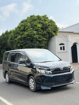 Toyota Voxy V 4WD 7-Seater 2015 Blue
