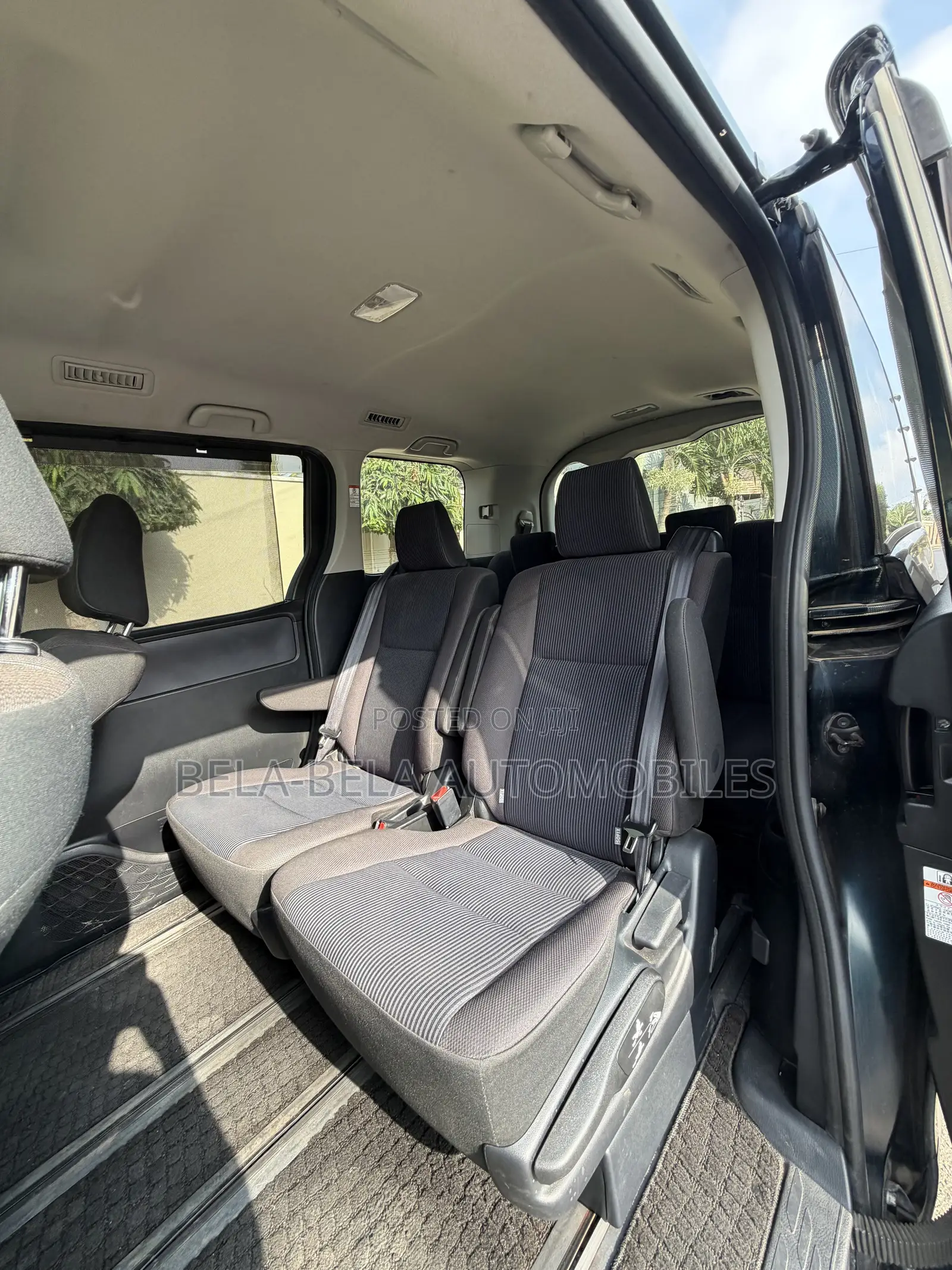 Toyota Voxy V 4WD 7-Seater 2015 Blue