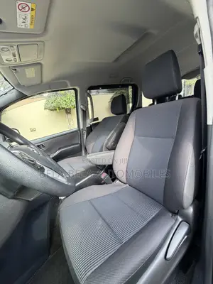 Toyota Voxy V 4WD 7-Seater 2015 Blue