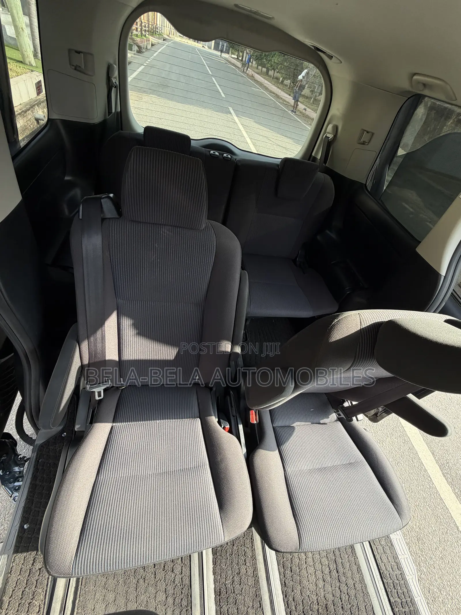 Toyota Voxy V 4WD 7-Seater 2015 Blue