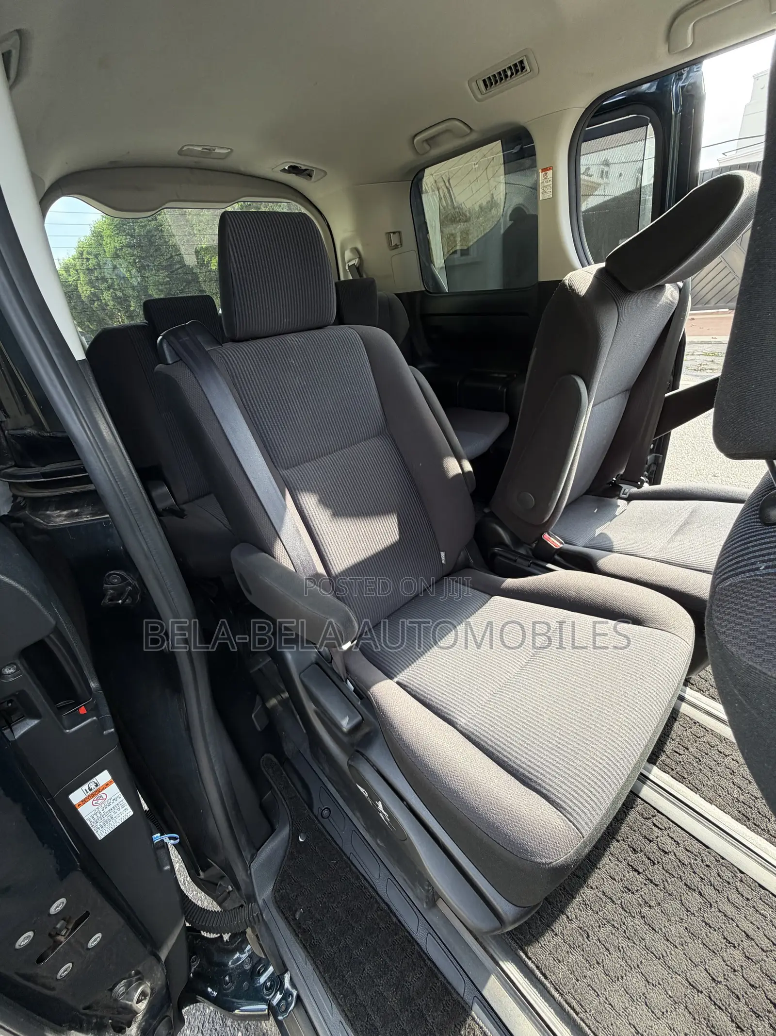 Toyota Voxy V 4WD 7-Seater 2015 Blue