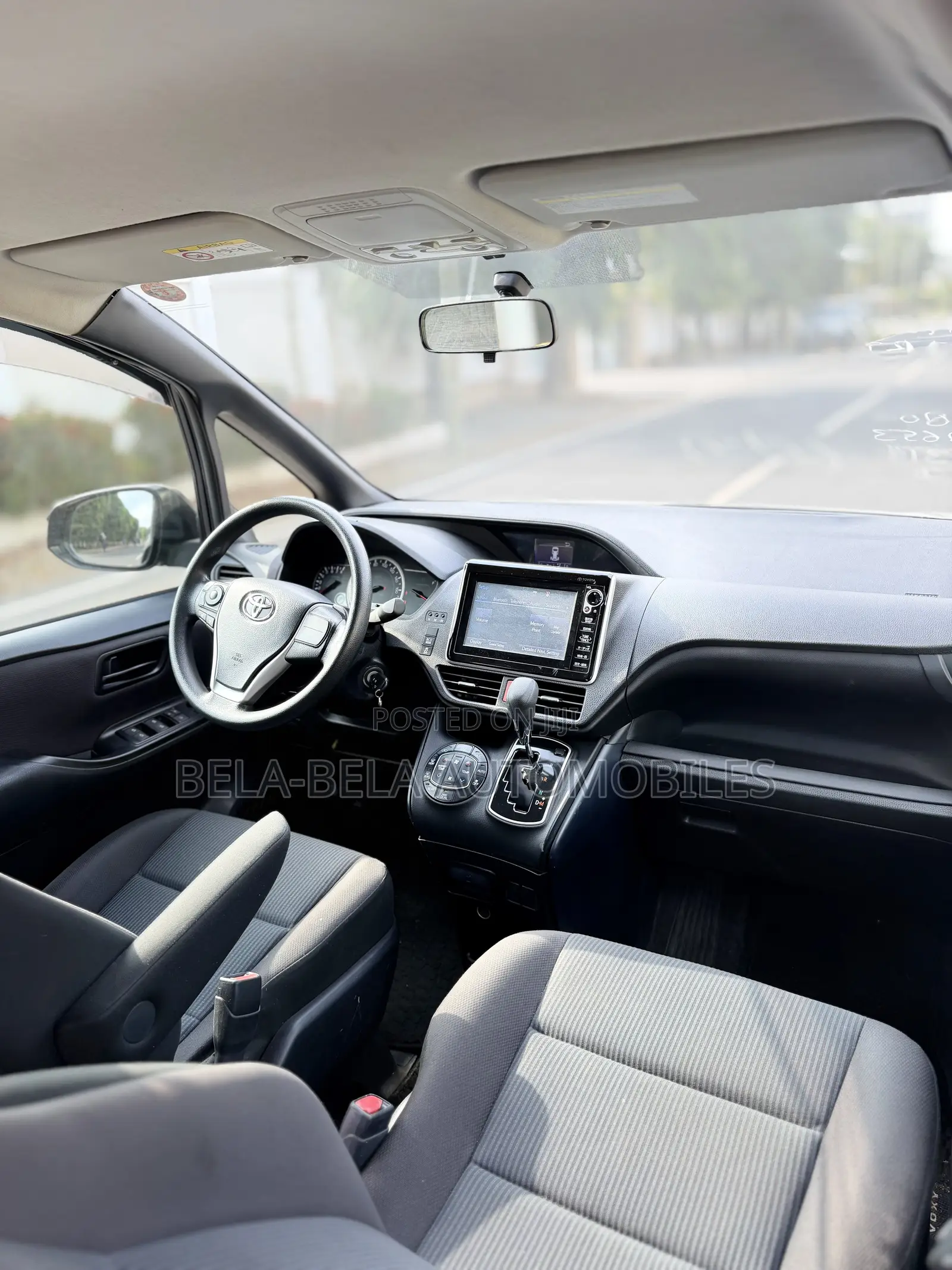 Toyota Voxy V 4WD 7-Seater 2015 Blue