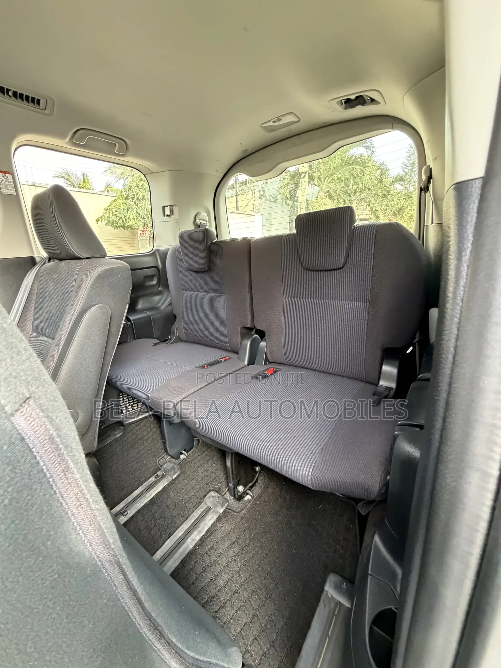 Toyota Voxy V 4WD 7-Seater 2015 Blue