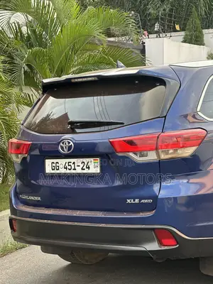 Toyota Highlander XLE 4x4 V6 (3.5L 6cyl 8A) 2017 Blue