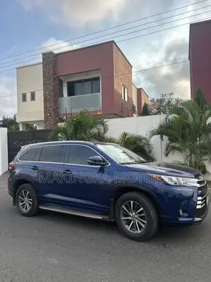 Toyota Highlander XLE 4x4 V6 (3.5L 6cyl 8A) 2017 Blue