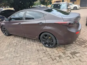 Hyundai Elantra Limited Sedan FWD (1.8L 4cyl 6A) 2016