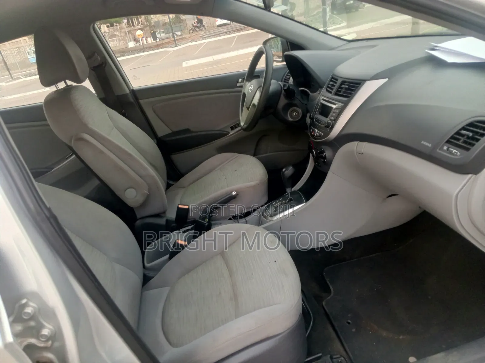 Hyundai Accent SE Sedan 2017 Silver