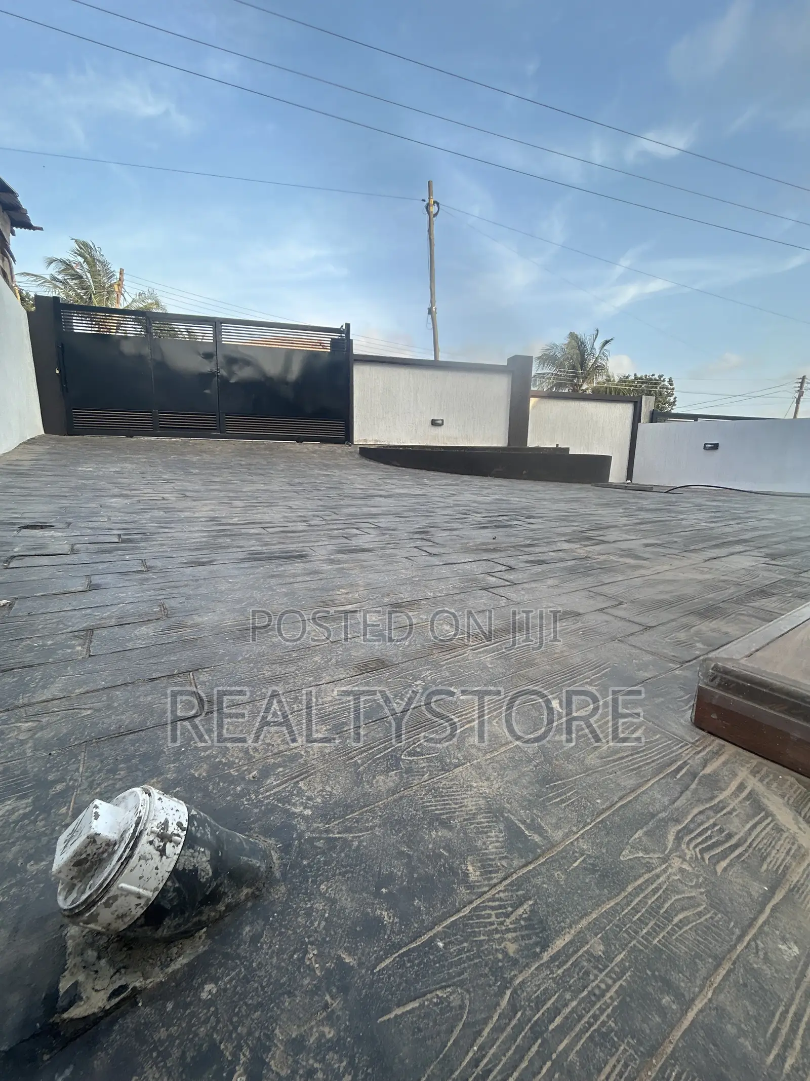 4bdrm Duplex in Kwabenya Top Hills, Accra Metropolitan for sale