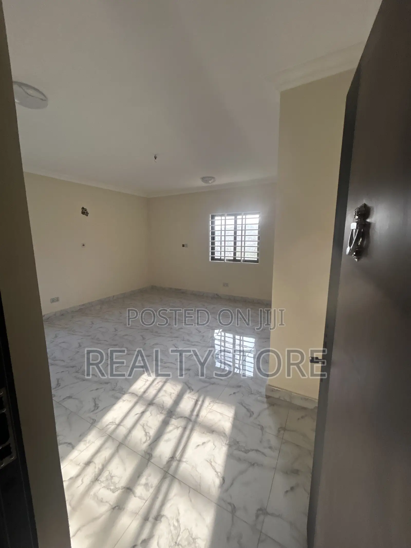 4bdrm Duplex in Kwabenya Top Hills, Accra Metropolitan for sale