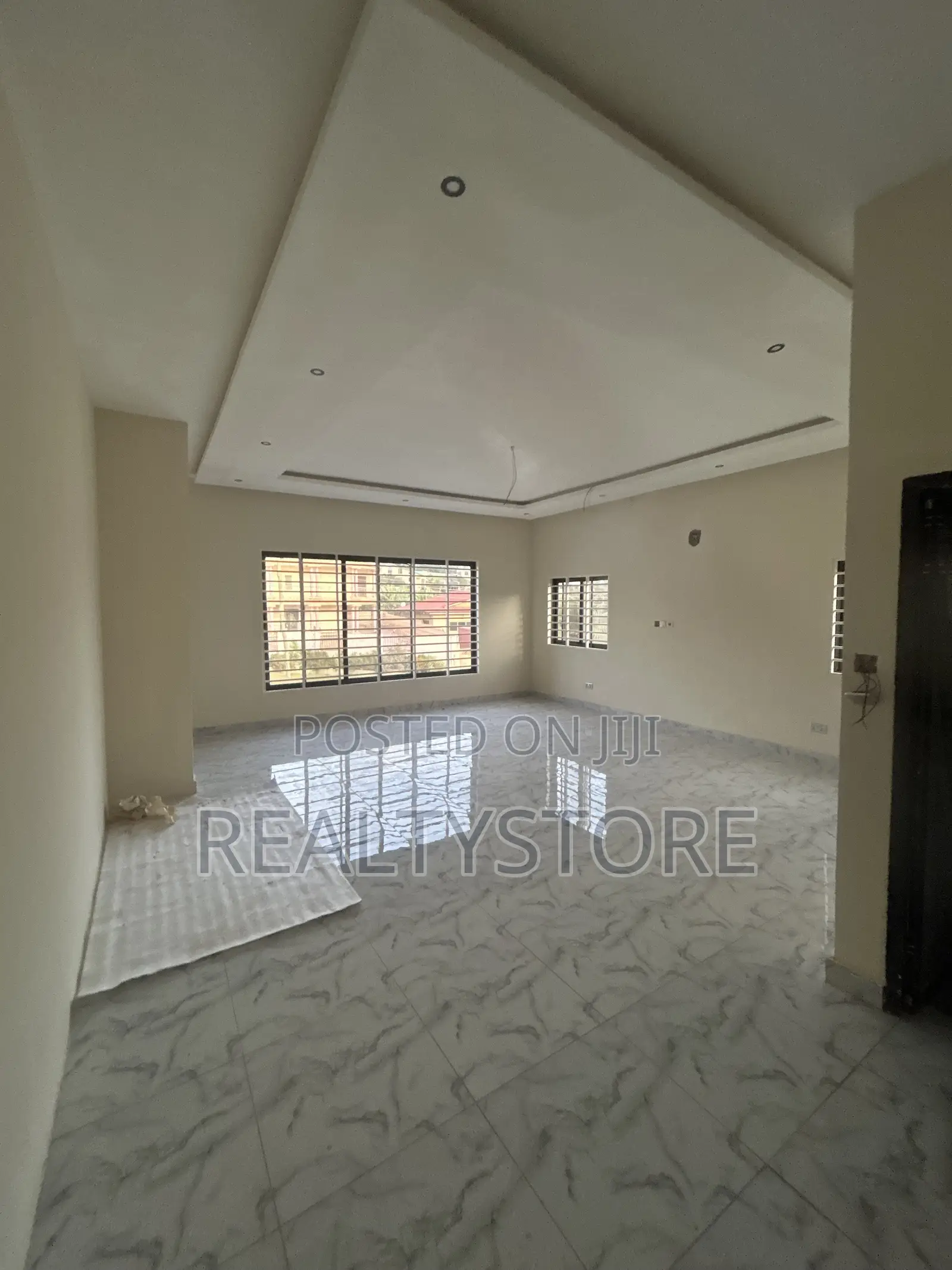 4bdrm Duplex in Kwabenya Top Hills, Accra Metropolitan for sale