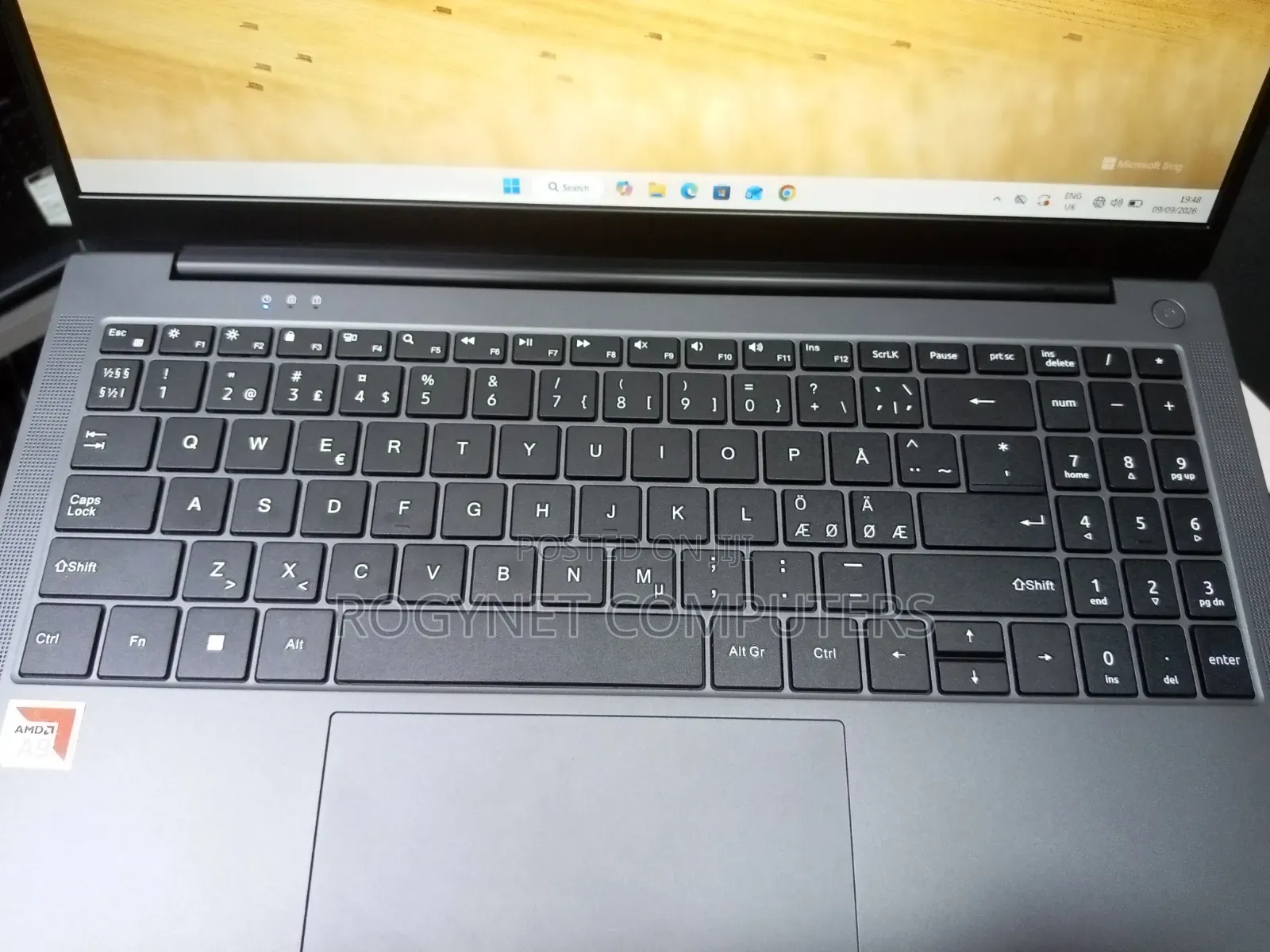 New Laptop 8GB AMD SSD 256GB