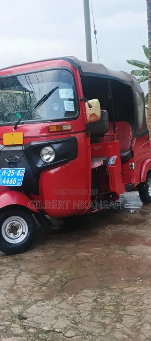 Bajaj RE 2025 Red
