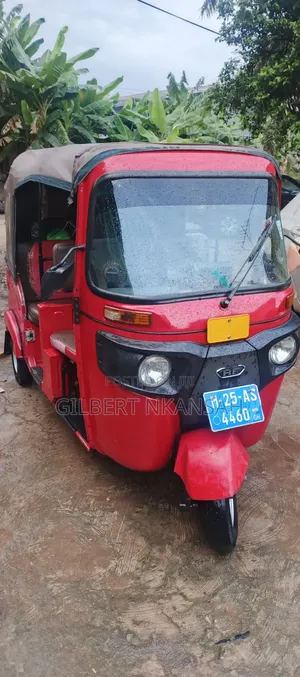 Bajaj RE 2025 Red