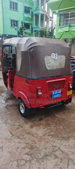 Bajaj RE 2025 Red