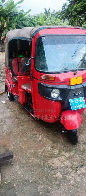 Bajaj RE 2025 Red