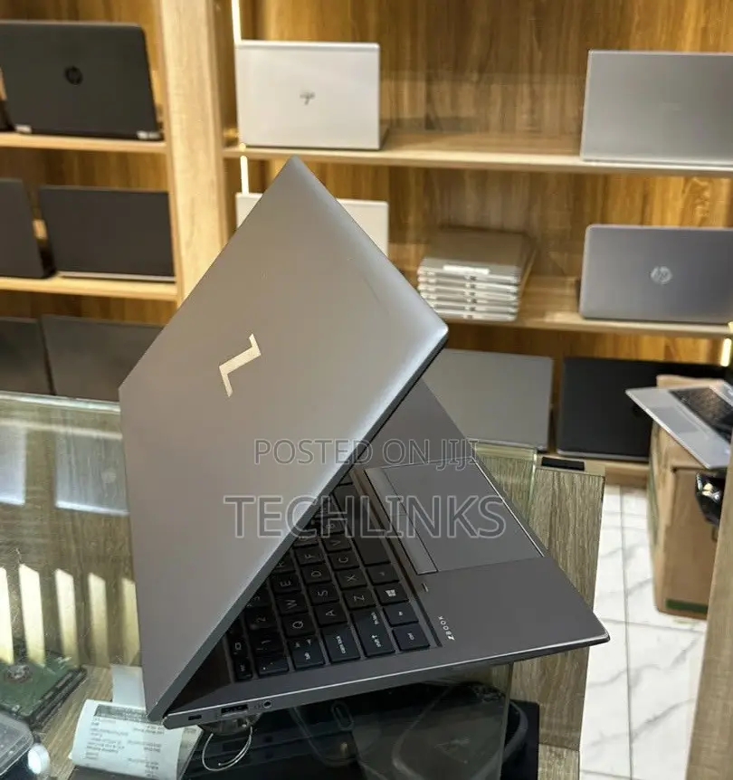 Laptop HP ZBook Firefly G8 16GB Intel Core i7 SSD 256GB
