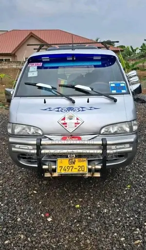 Hyundai H-100 2000 Silver