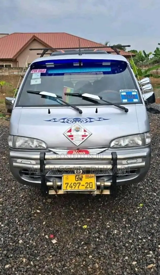 Hyundai H-100 2000 Silver