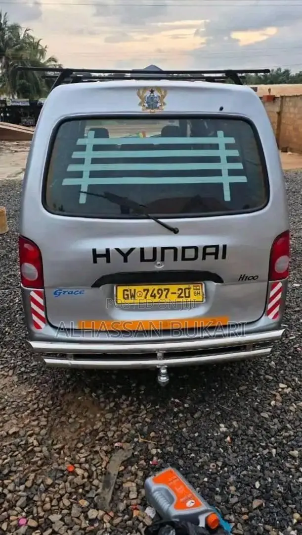 Hyundai H-100 2000 Silver