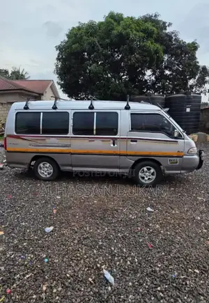 Hyundai H-100 2000 Silver