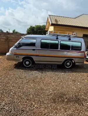 Hyundai H-100 2000 Silver
