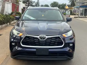 Toyota Highlander XLE 2022 Blue