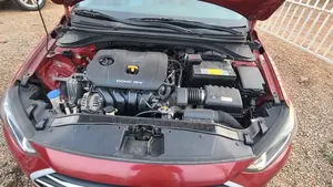 Hyundai Elantra Limited Sedan FWD (2.0L 4cyl 6A) 2017 Red
