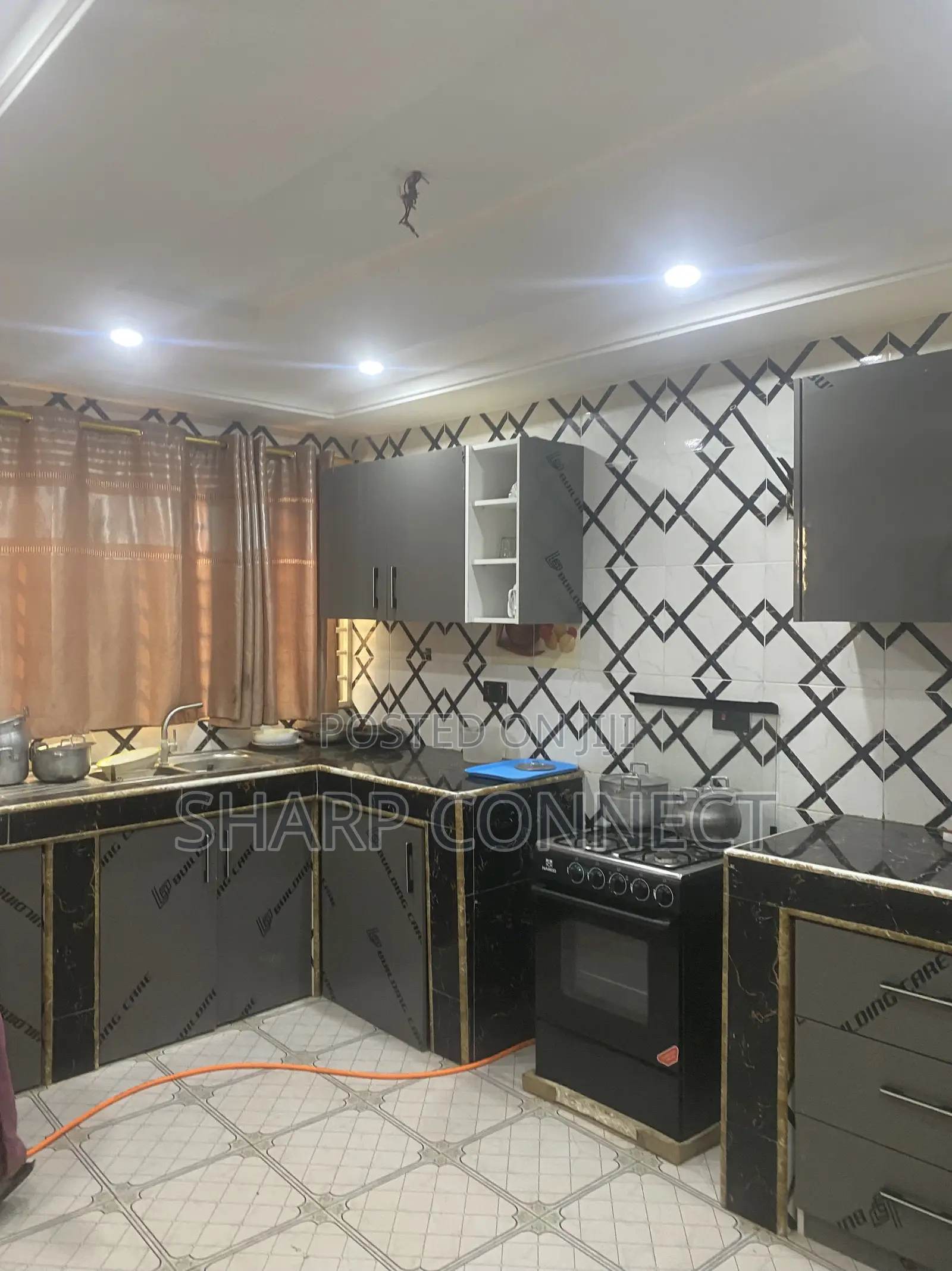 5bdrm Duplex in Sharp-Connect., Toll Booth for rent