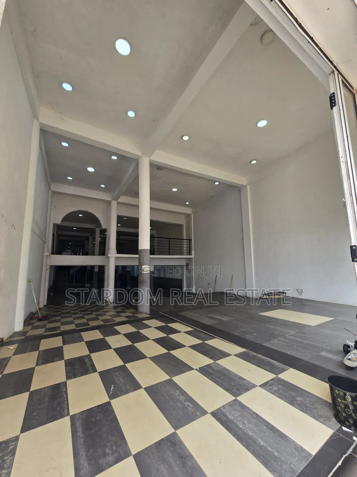 For RENT : Spacious Commercial Office / Shop Space for Rent.