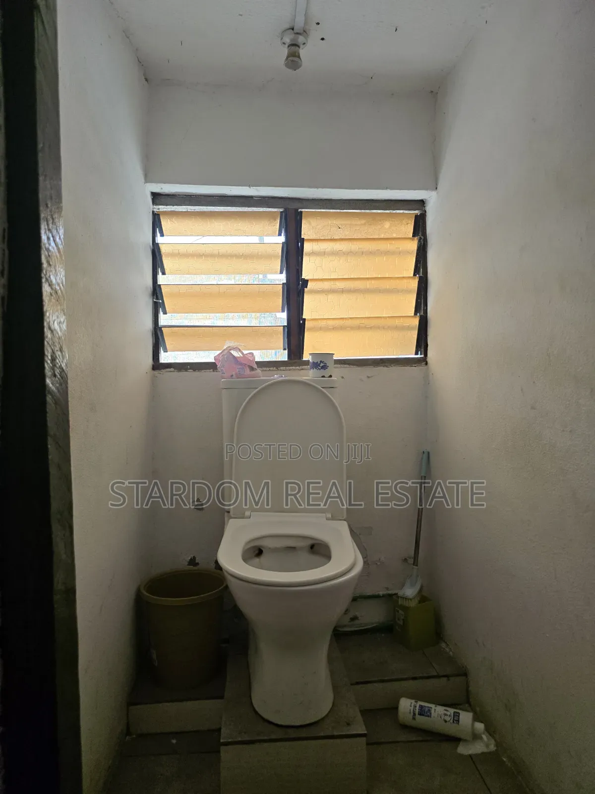 For RENT : Spacious Commercial Office / Shop Space for Rent.