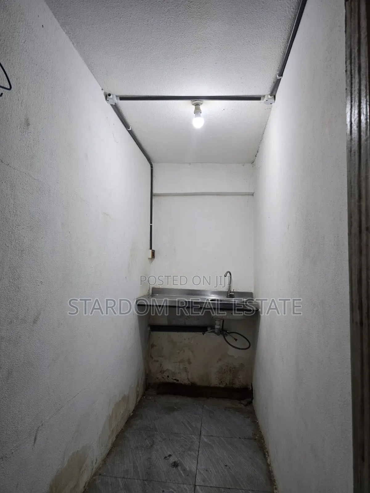 For RENT : Spacious Commercial Office / Shop Space for Rent.