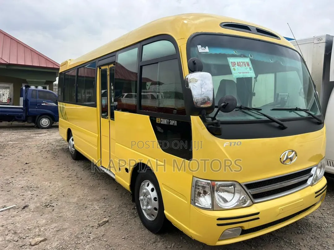 Hyundai County 2017 Yellow