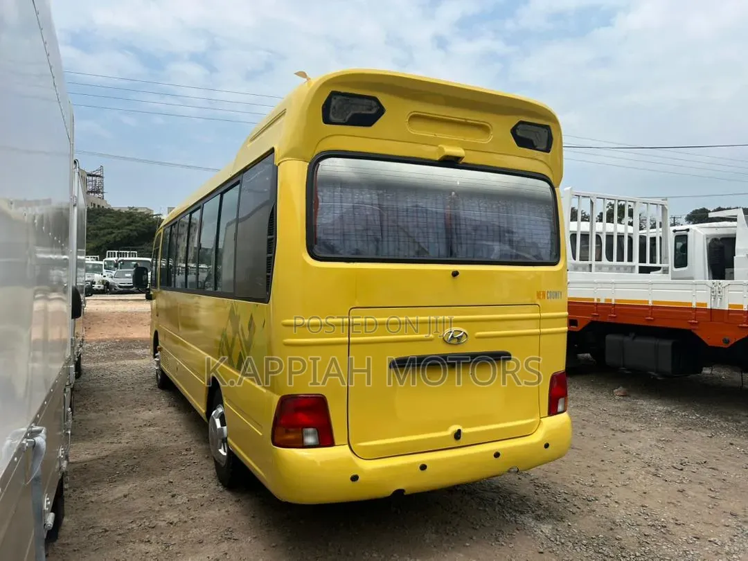 Hyundai County 2017 Yellow