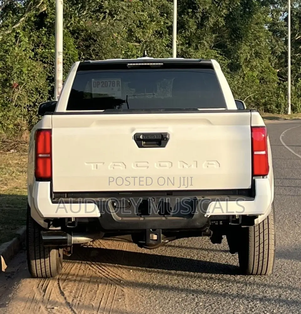 Toyota Tacoma 2025 White