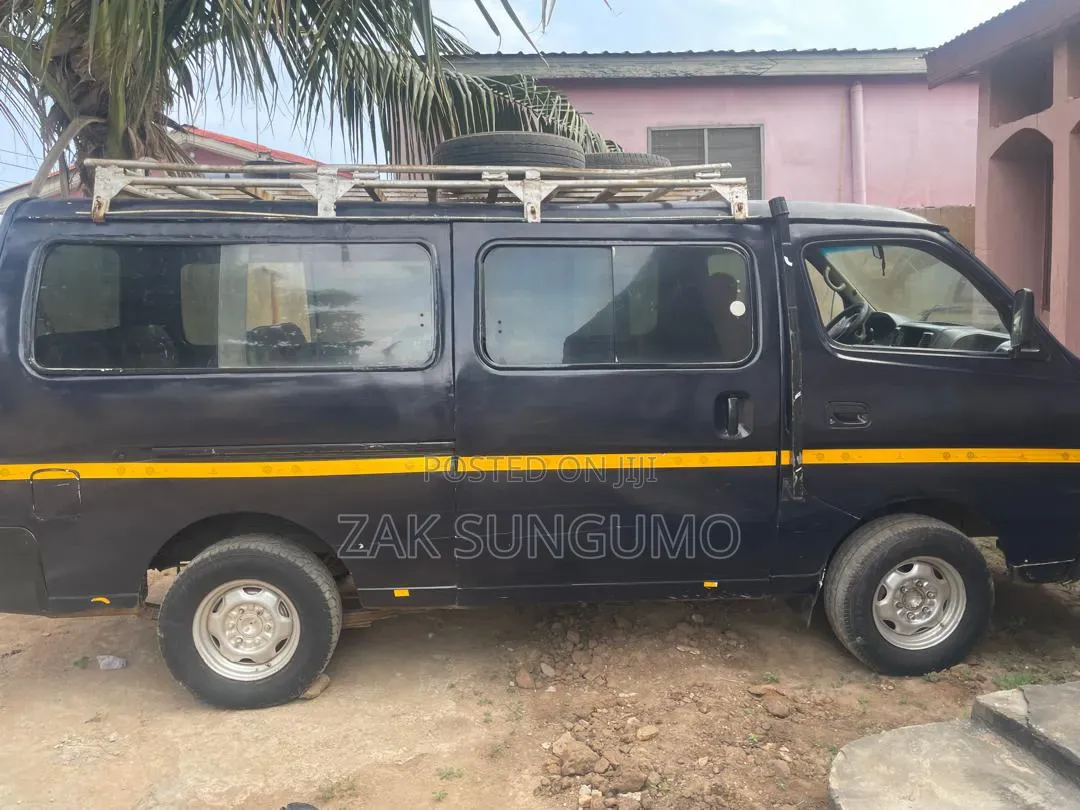 Nissan Caravan (Urvan) 2017 Black