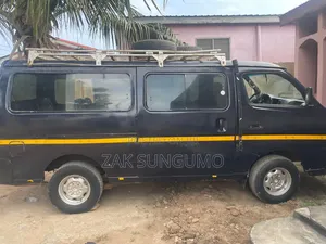 Nissan Caravan (Urvan) 2017 Black